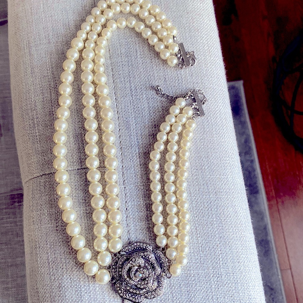 Vintage looking Pearl necklace